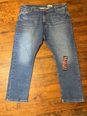 Wrangler Men Athletic Fit Jeans Size 42x30 NWT Active Flex Straight Leg Med Wash